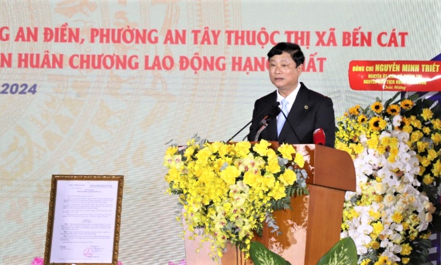 Chủ tịch UBND tỉnh Võ Văn Minh phát biểu tại buổi lễ.